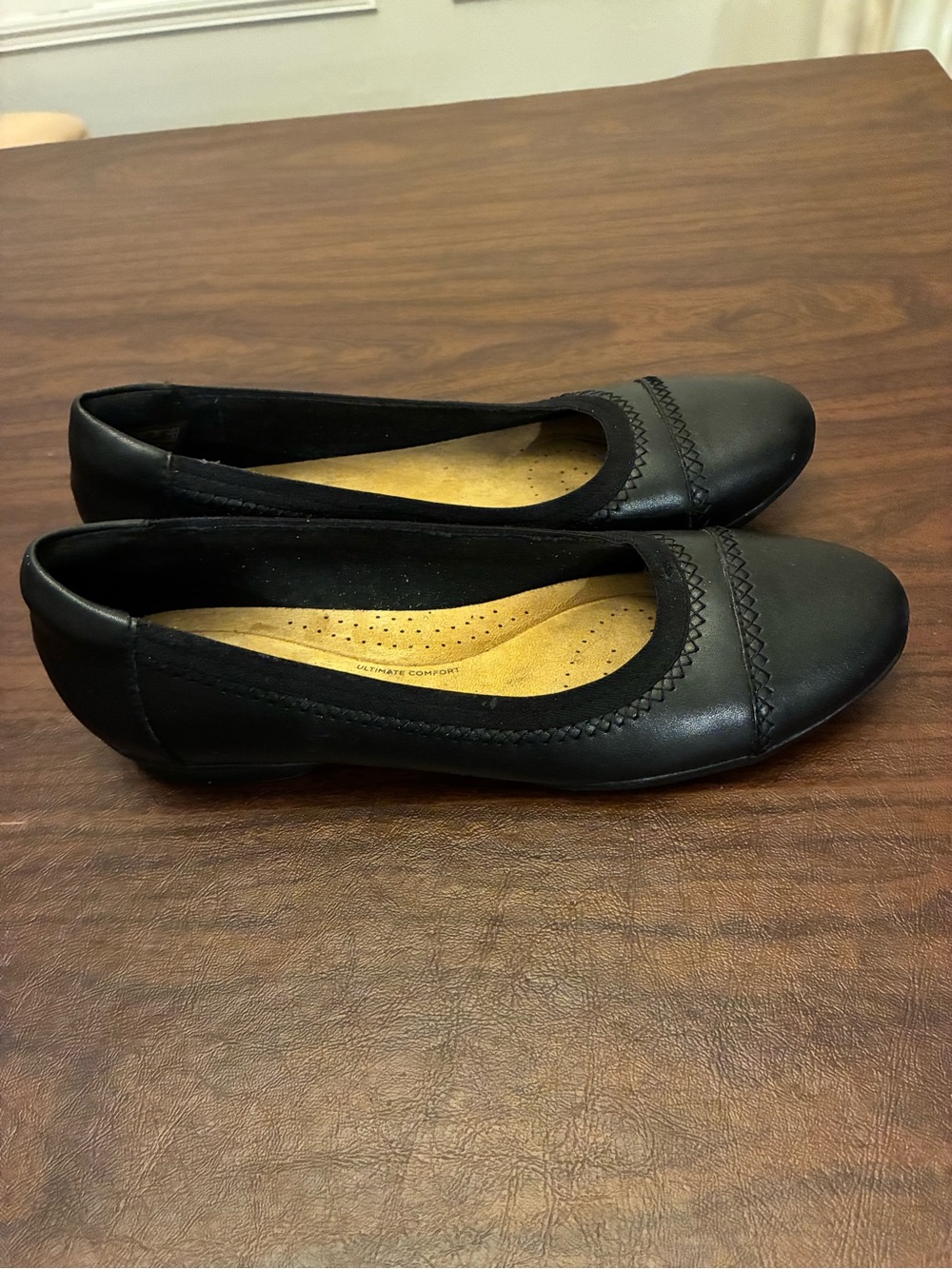 Clarks Black Women's Slip-On Ballet Flats with Stitch Detail Size 9 - Picture 3 of 5